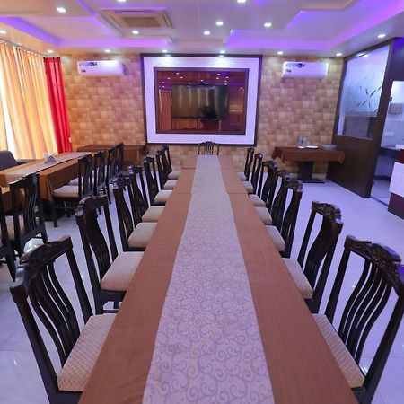 Hotel Sahib'S Red Carpet - Family & Corporate Hotel Chain Agra  Buitenkant foto