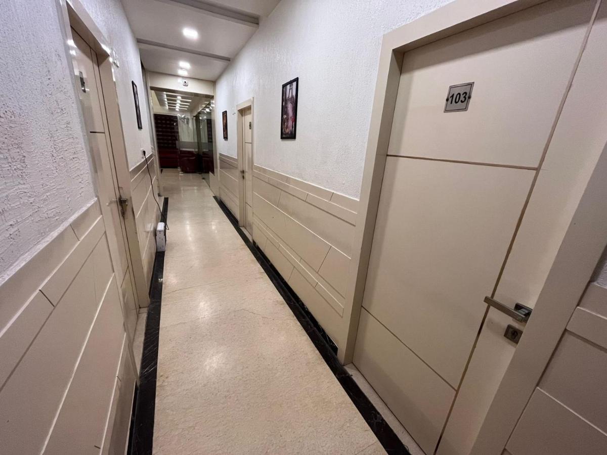 Hotel Sahib'S Red Carpet - Family & Corporate Hotel Chain Agra  Buitenkant foto