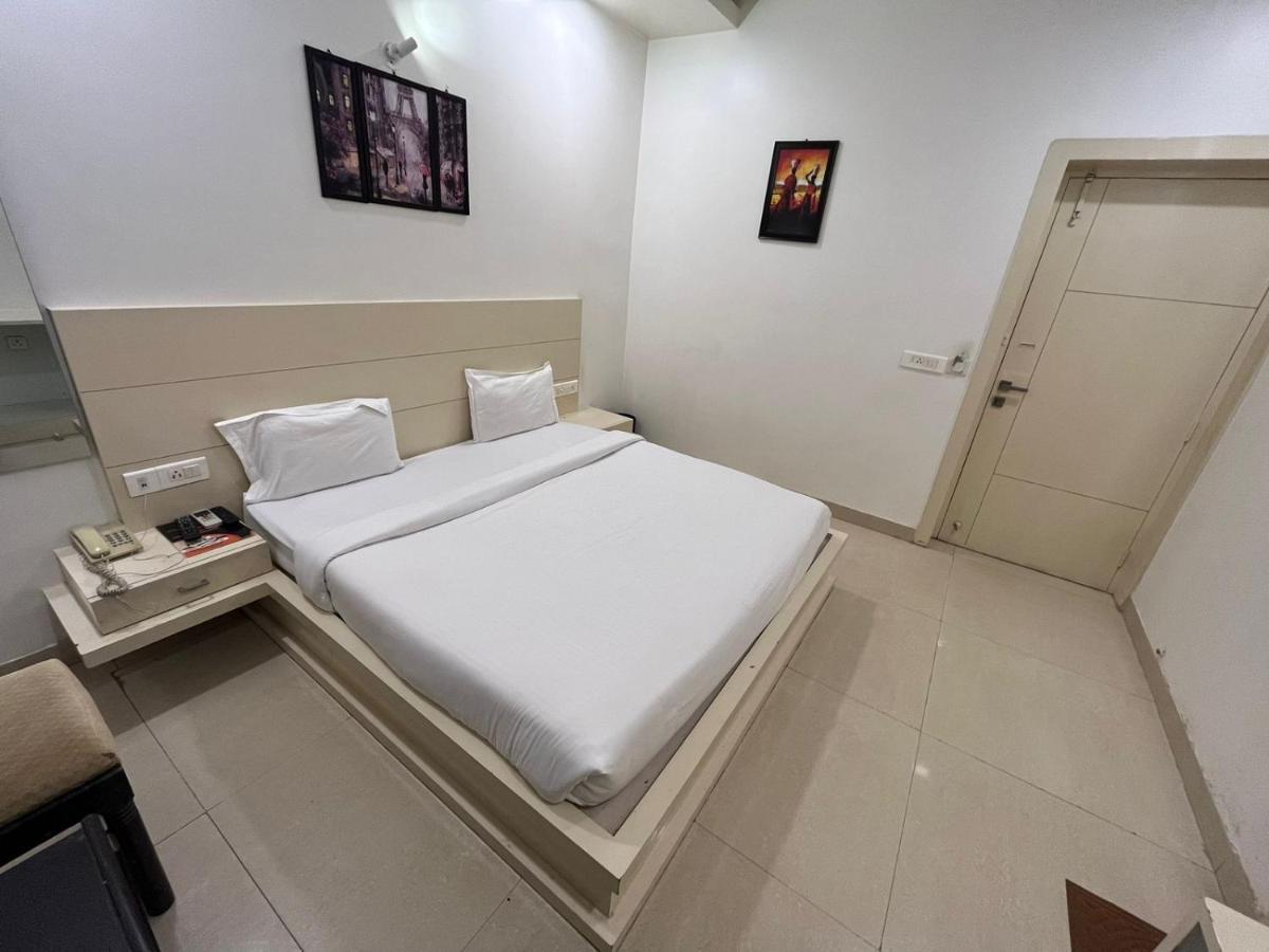 Hotel Sahib'S Red Carpet - Family & Corporate Hotel Chain Agra  Buitenkant foto
