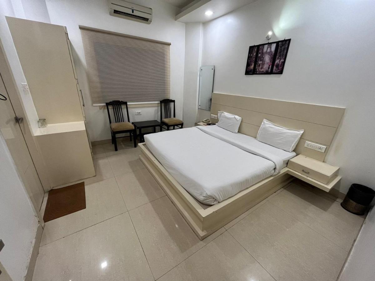 Hotel Sahib'S Red Carpet - Family & Corporate Hotel Chain Agra  Buitenkant foto