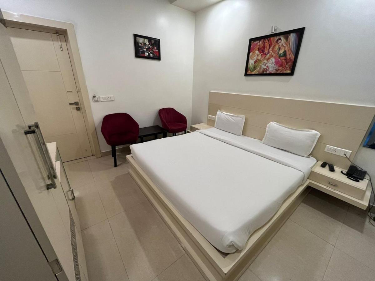 Hotel Sahib'S Red Carpet - Family & Corporate Hotel Chain Agra  Buitenkant foto
