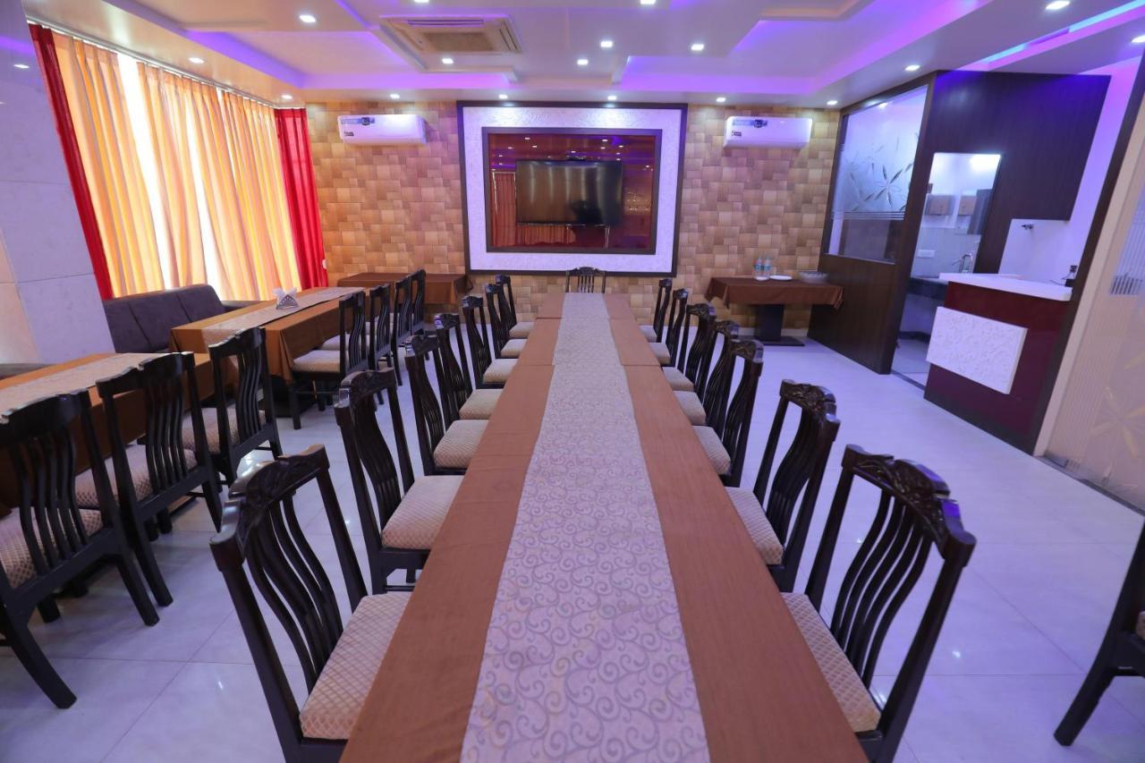 Hotel Sahib'S Red Carpet - Family & Corporate Hotel Chain Agra  Buitenkant foto