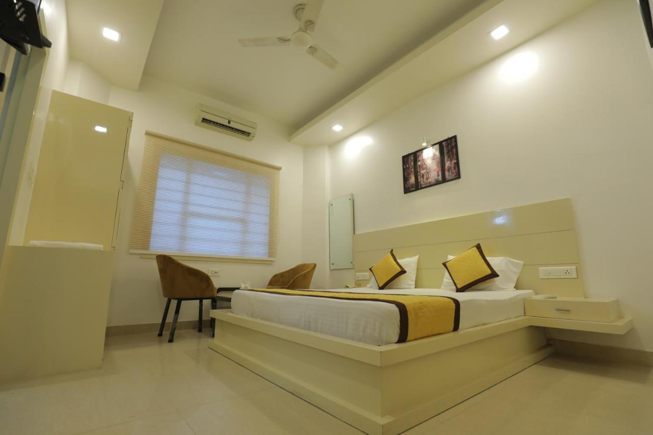Hotel Sahib'S Red Carpet - Family & Corporate Hotel Chain Agra  Buitenkant foto
