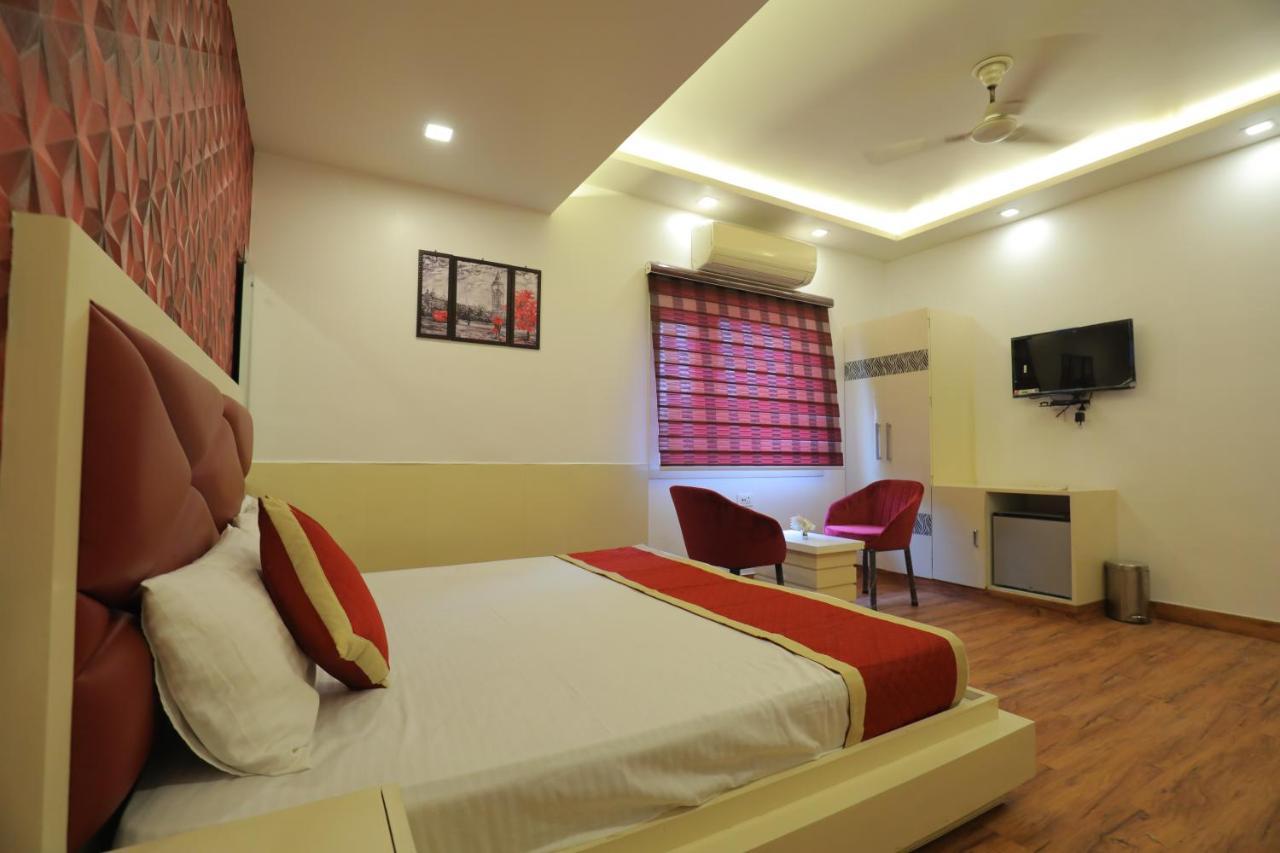 Hotel Sahib'S Red Carpet - Family & Corporate Hotel Chain Agra  Buitenkant foto