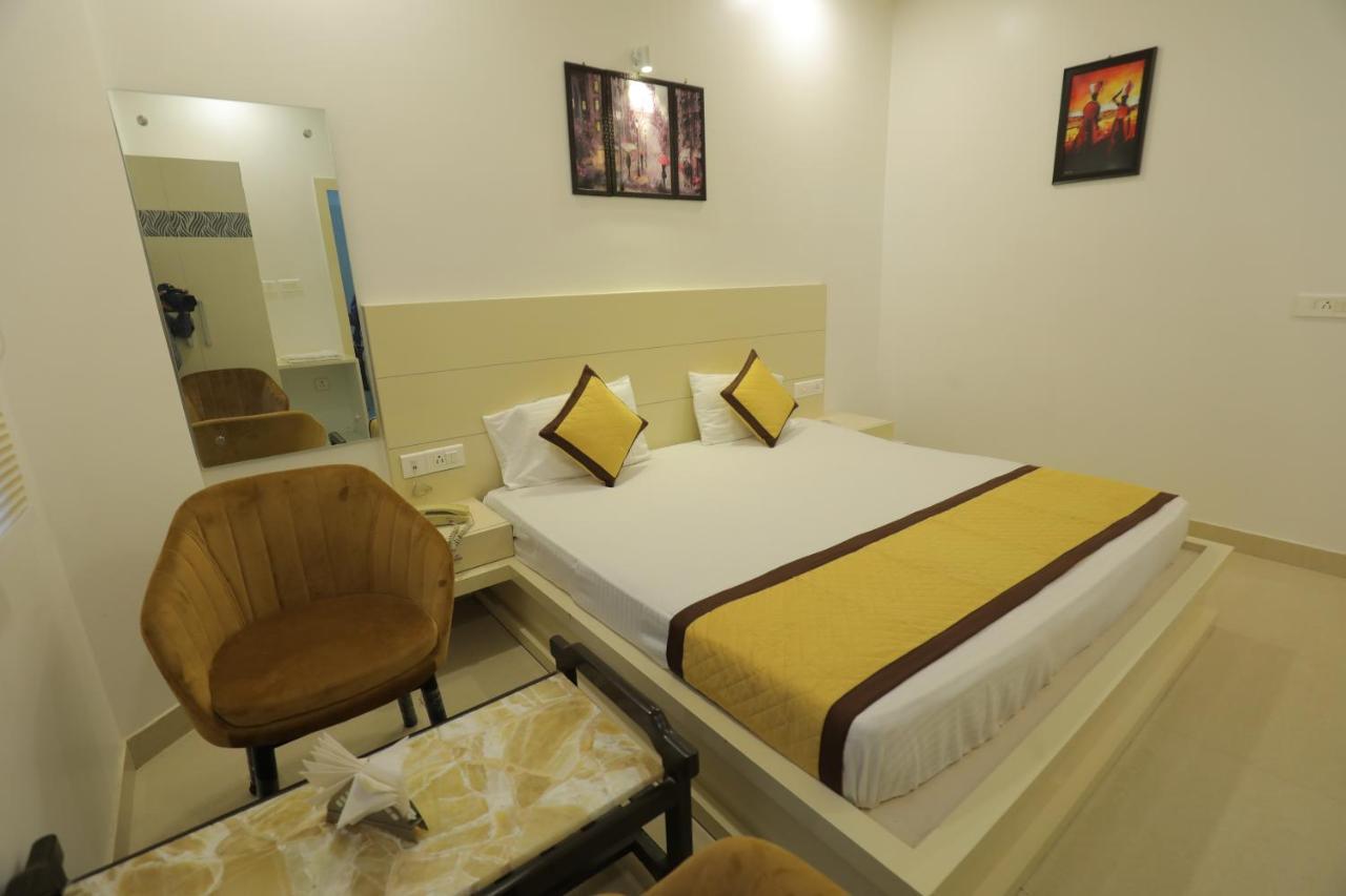 Hotel Sahib'S Red Carpet - Family & Corporate Hotel Chain Agra  Buitenkant foto