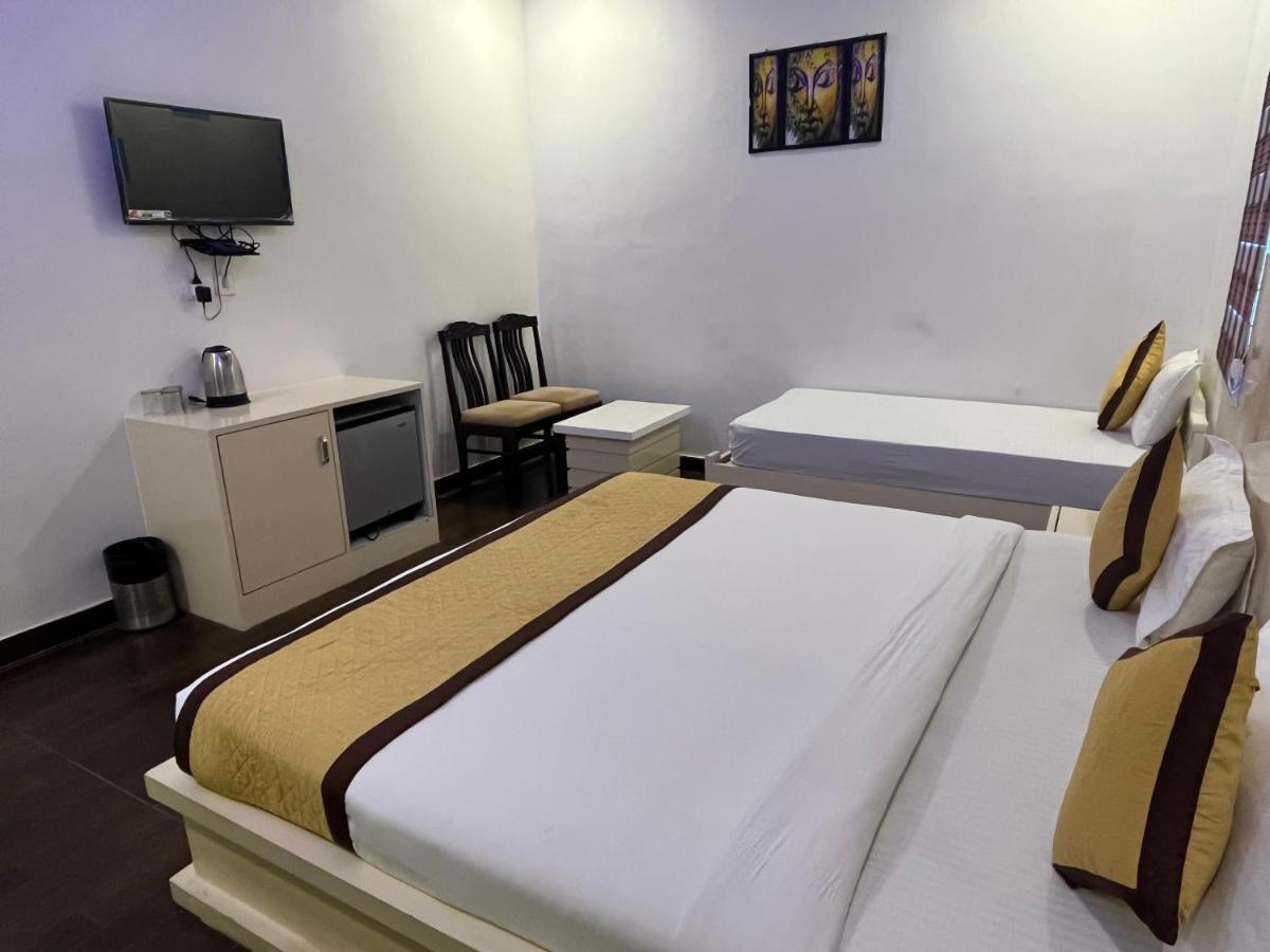 Hotel Sahib'S Red Carpet - Family & Corporate Hotel Chain Agra  Buitenkant foto