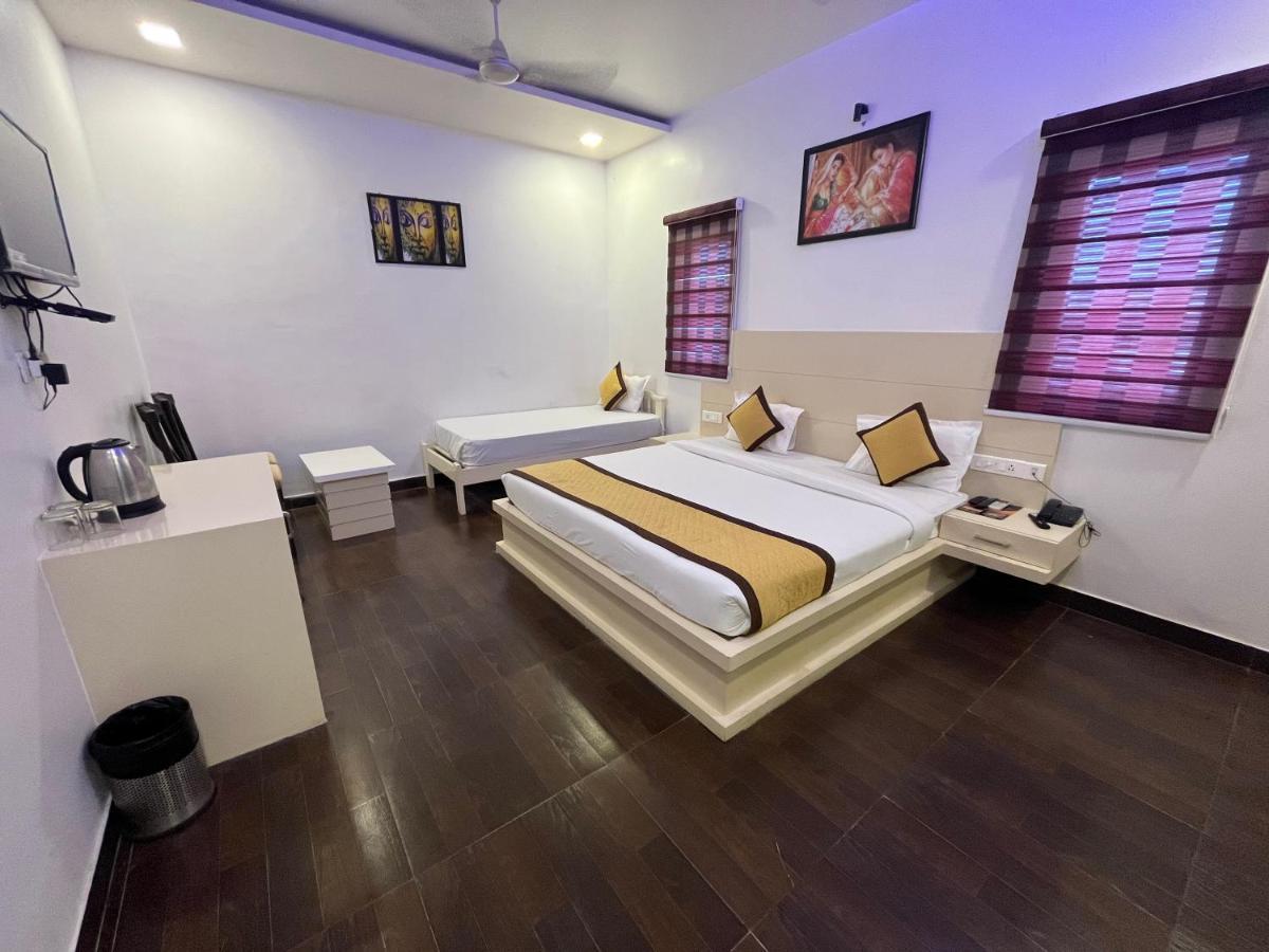 Hotel Sahib'S Red Carpet - Family & Corporate Hotel Chain Agra  Buitenkant foto